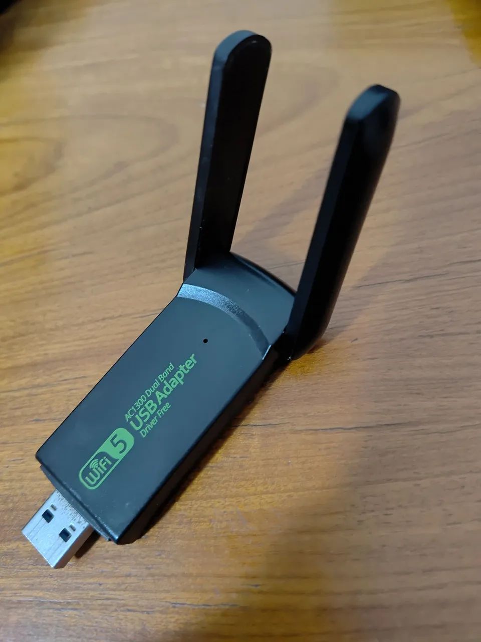 Adaptador Wi-Fi USB AC1300 Dual Band. Banda de 2Ghz e 5Ghz.