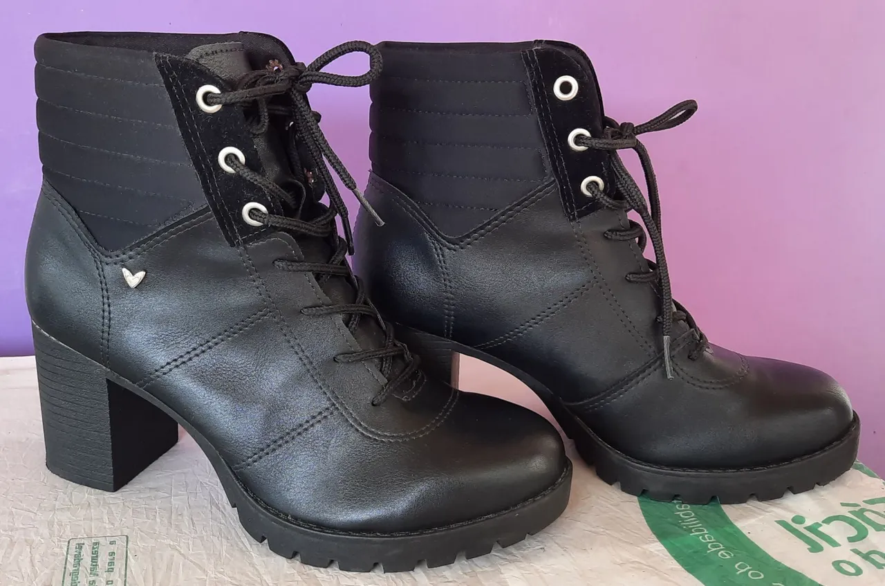 Bota Feminina Preta Salto Grosso