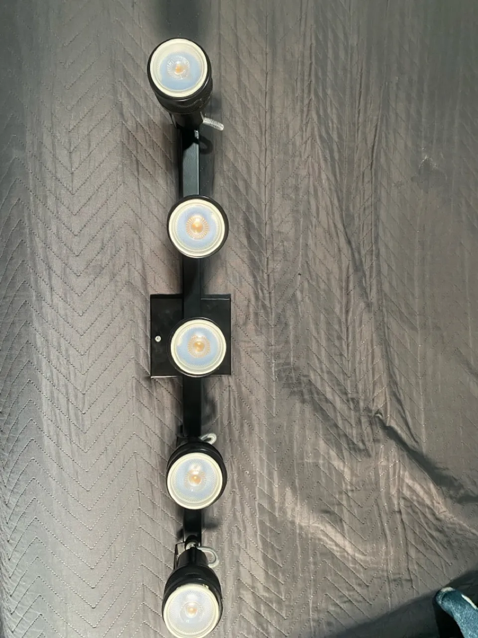 Luminária Trilho com 5 Spots - Design Moderno