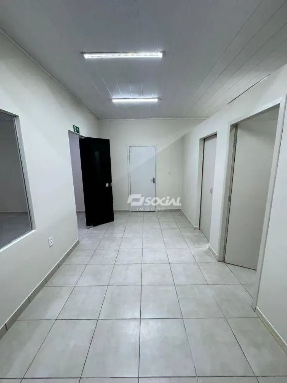 Sala ampla disponível para locação em ótima localização. Av. Carlos Gomes, B. São Cristóvã - Foto 7