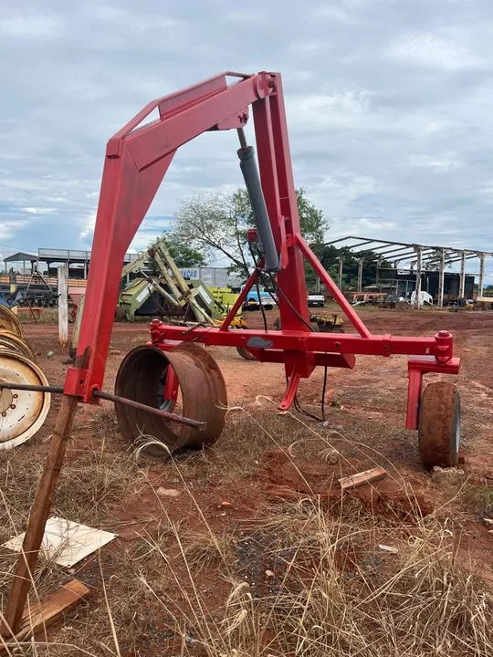 Venda ou troca em implementos agricolas Guincho Pega bag roda articulada 2.000  kg Tatu - Foto 4