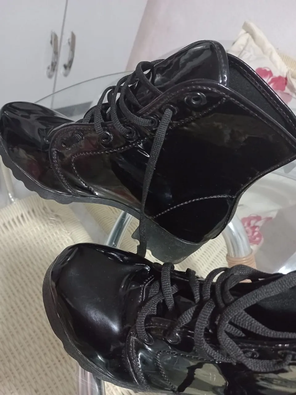 Botas de couro envernizado pretas