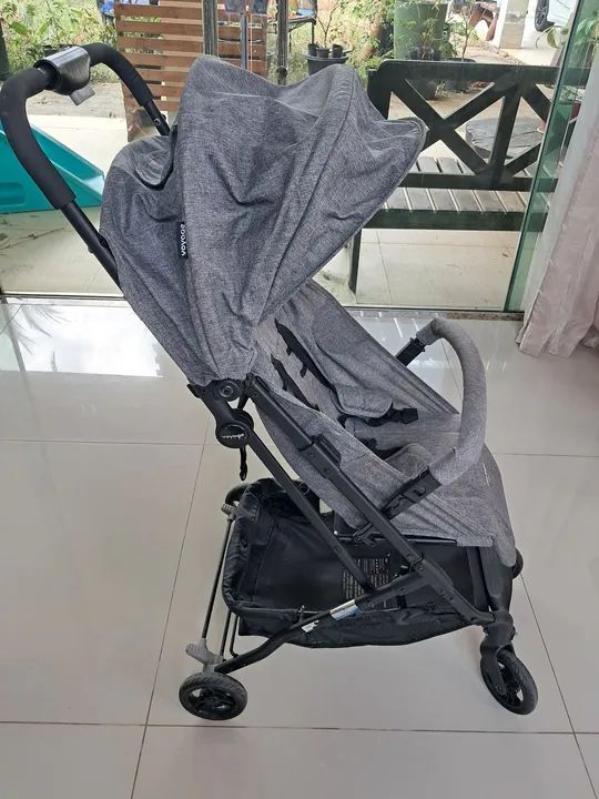 Vendo: carrinho de bebê, banheira, cadeira para se fazer refeição e aconchego para bebê.  - Foto 5