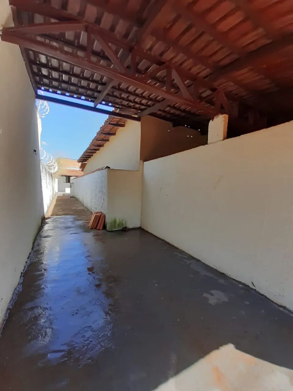 OPORTUNIDADE! Casa 3 quartos com barracão no fundo - Foto 4