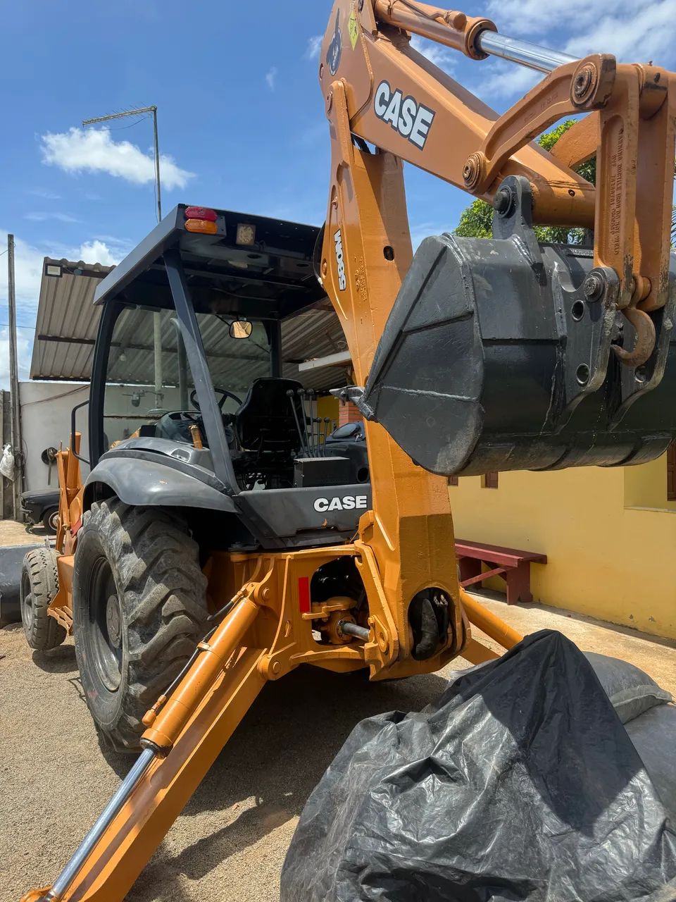 Retroescavadeira Case 580M
