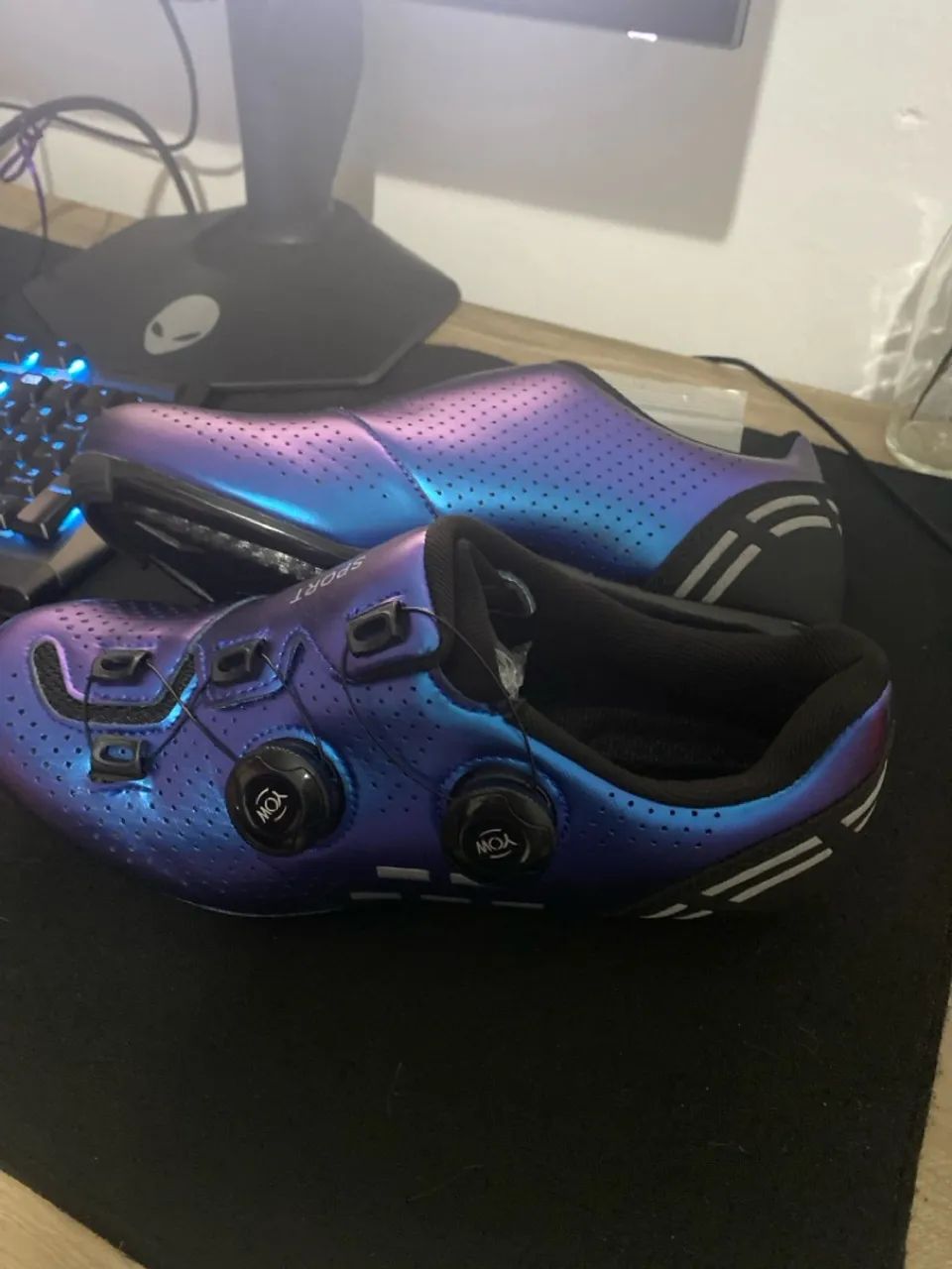Sapatilha Ciclismo Speed com Cleats e Design Iridescente - Foto 4