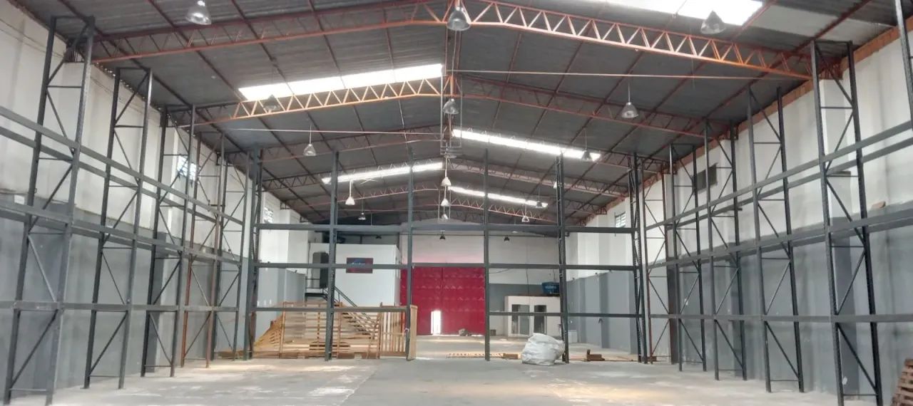 Aluga-se Galpão 1000 m² c duas frentes, Próx. Ponta Negra! - Foto 3