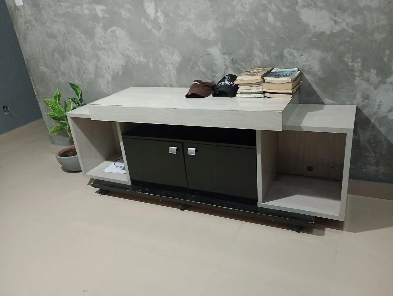 Rack para TV moderno com portas