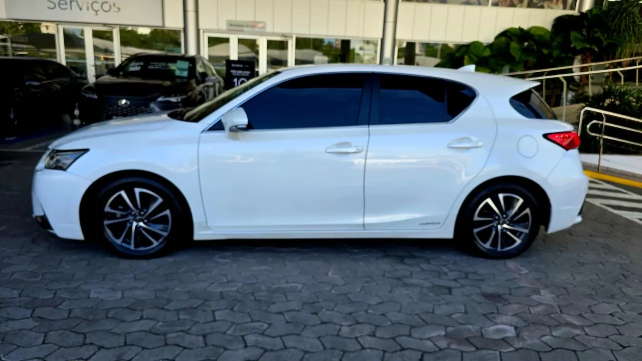 5 carros de luxo com preço de carro popular para você pagar de milionário