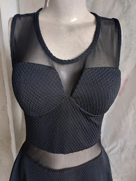 Vestido preto com bojo e transparência - Foto 2