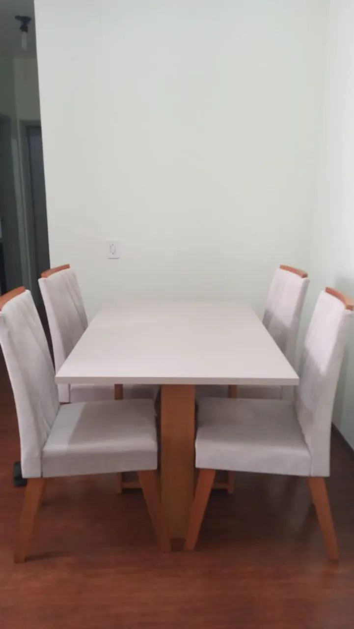 Mesa de Jantar com 4 Cadeiras