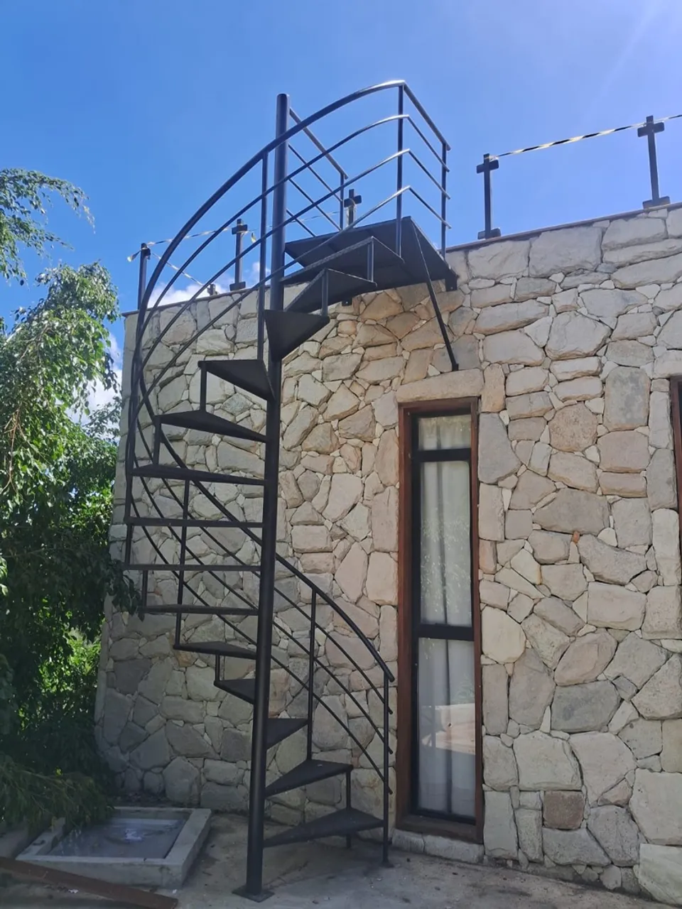 ESCADAS EM FERRO GALVANIZADO PARA INSTALAÇÃO IMEDIATA