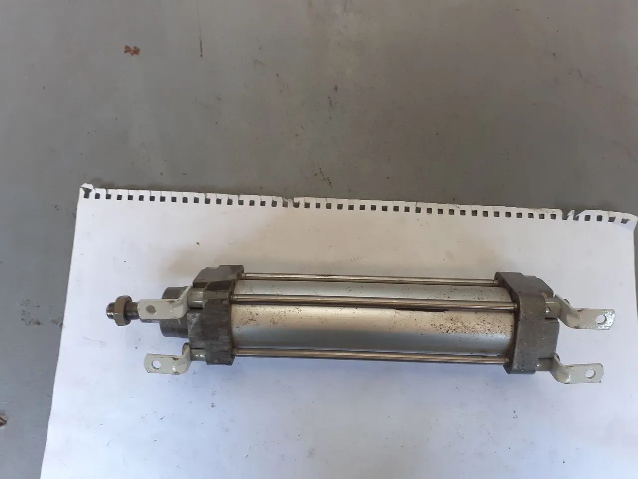 Pistão pneumático 130mm de curso excelente estado.  - Foto 5