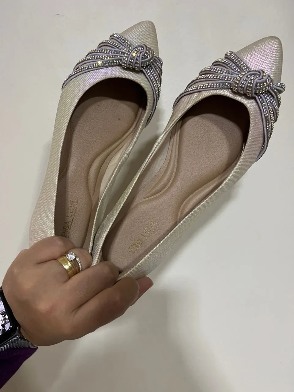 Sapatilhas Furta Cor com Detalhes em Strass