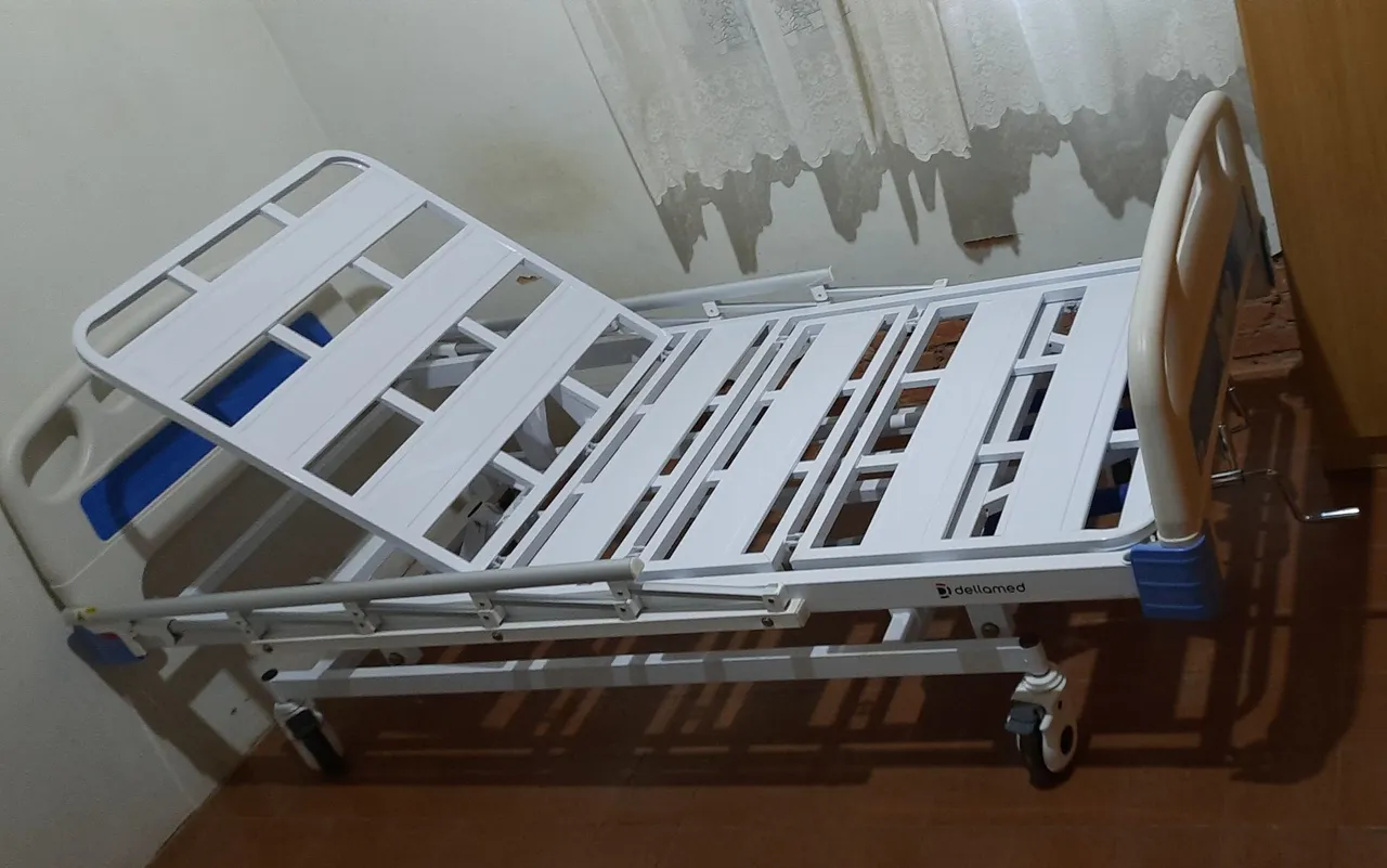 Cama Hospitalar 3 Movimentos Dx3 Dellamed, Com 3 Manivelas