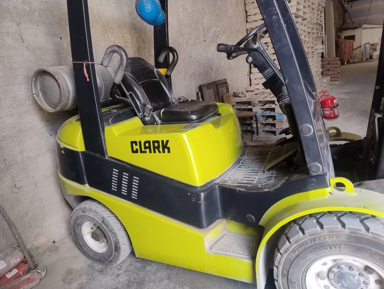 Empilhadeira Clark C25  2010 2.500 KG - Foto 2