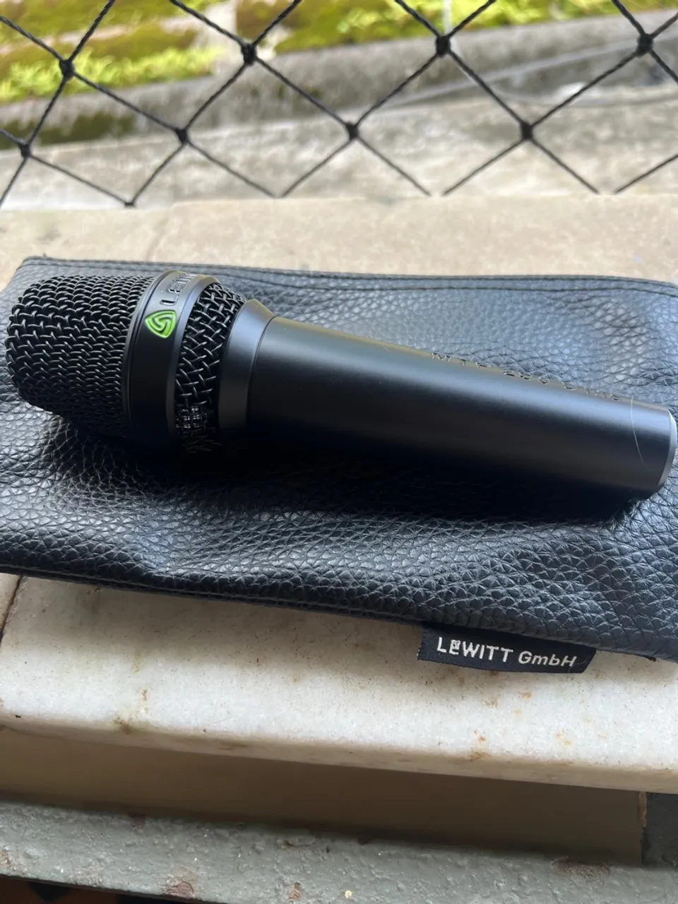 Microfone Lewitt 