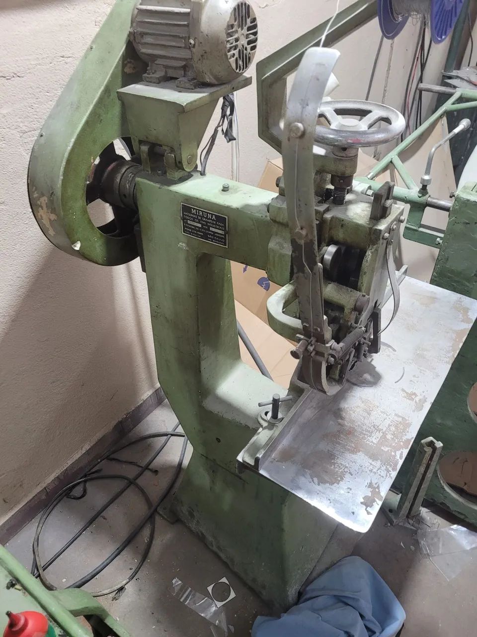 Grampeadeira Elétrica Miruna Modelo 3 - Profissional para blocos, revistas e cadernos - Foto 3