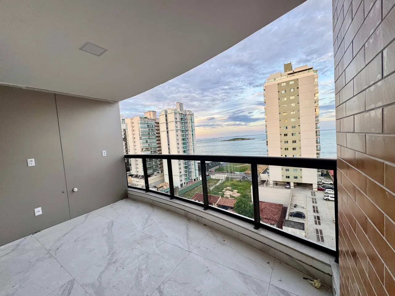 Lindo apartamento, sol da manhã, vista mar, 03 quartos(01 suite), lazer completo