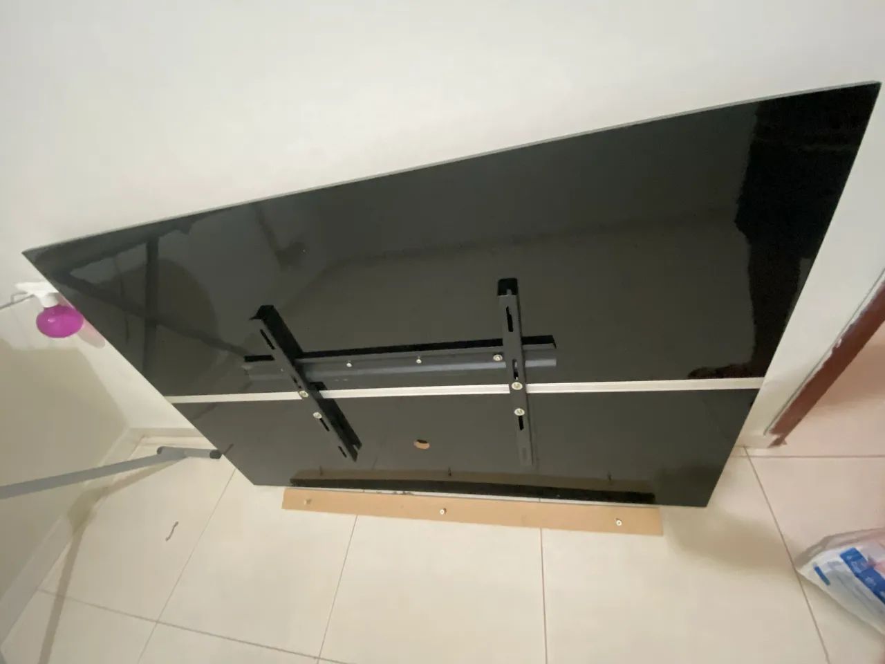 Painel para TV com o suporte incluso 135x90 - Foto 6
