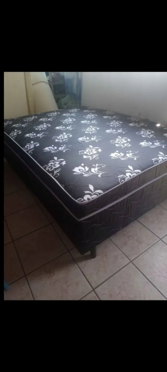 Cama nova, completa, base e colchão, e a entrega é grátis em Natal.
