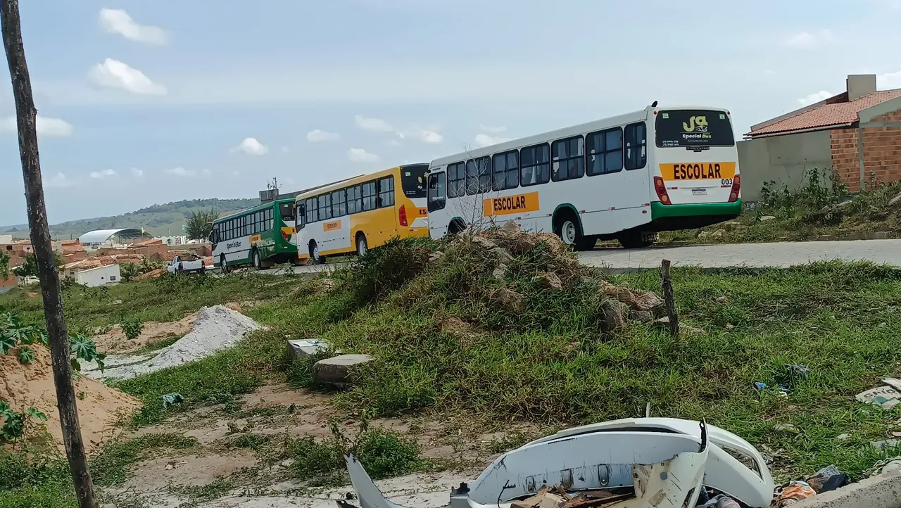 Ônibus pra alugar *76