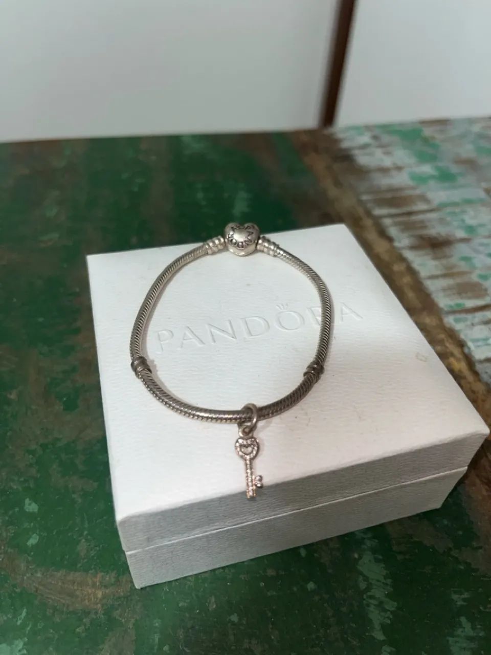 Pulseira Pandora com Pingente de Chave - Foto 2