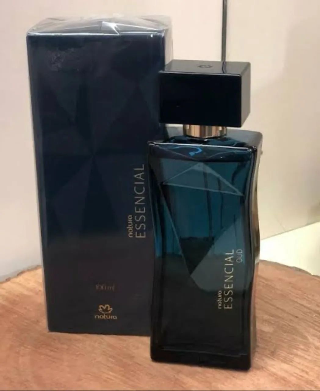 Perfume Essencial OUD Feminino 
