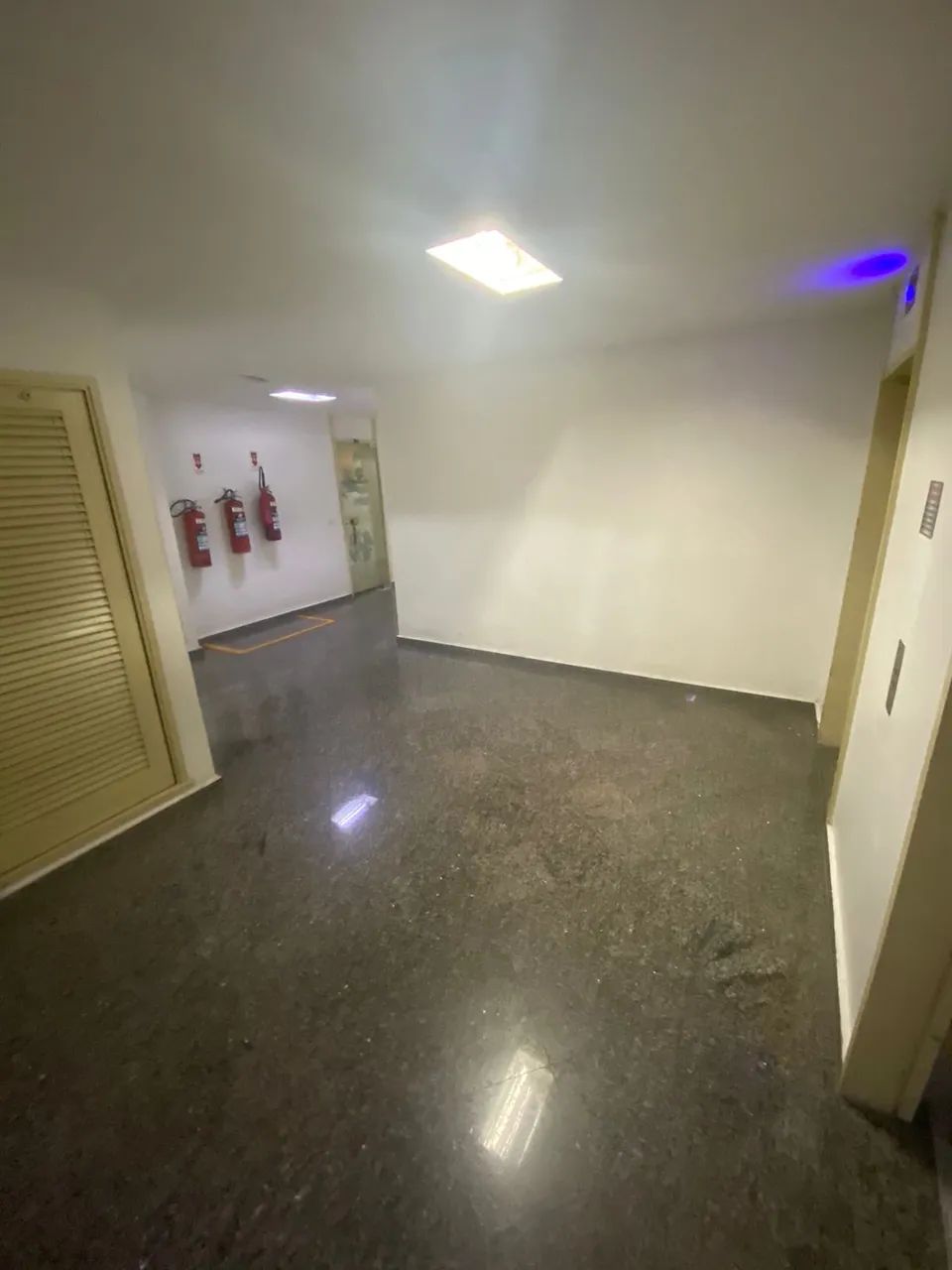 Ampla sala, ótima localização e em bom estado - Foto 4