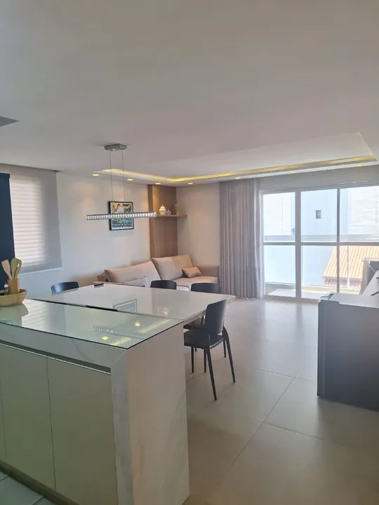 Apto quadra mar em Piçarras a 150m da praia com 1 suíte e 2 quartos