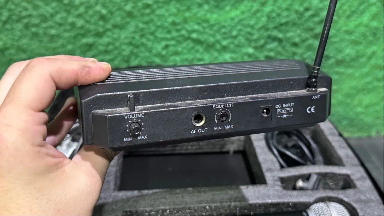 Microfone sem fio UHF - Profissional - Pouco usado - Foto 3