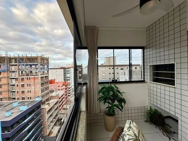 APARTAMENTO COM SACADA SEPARADA NO CENTRO DA CIDADE