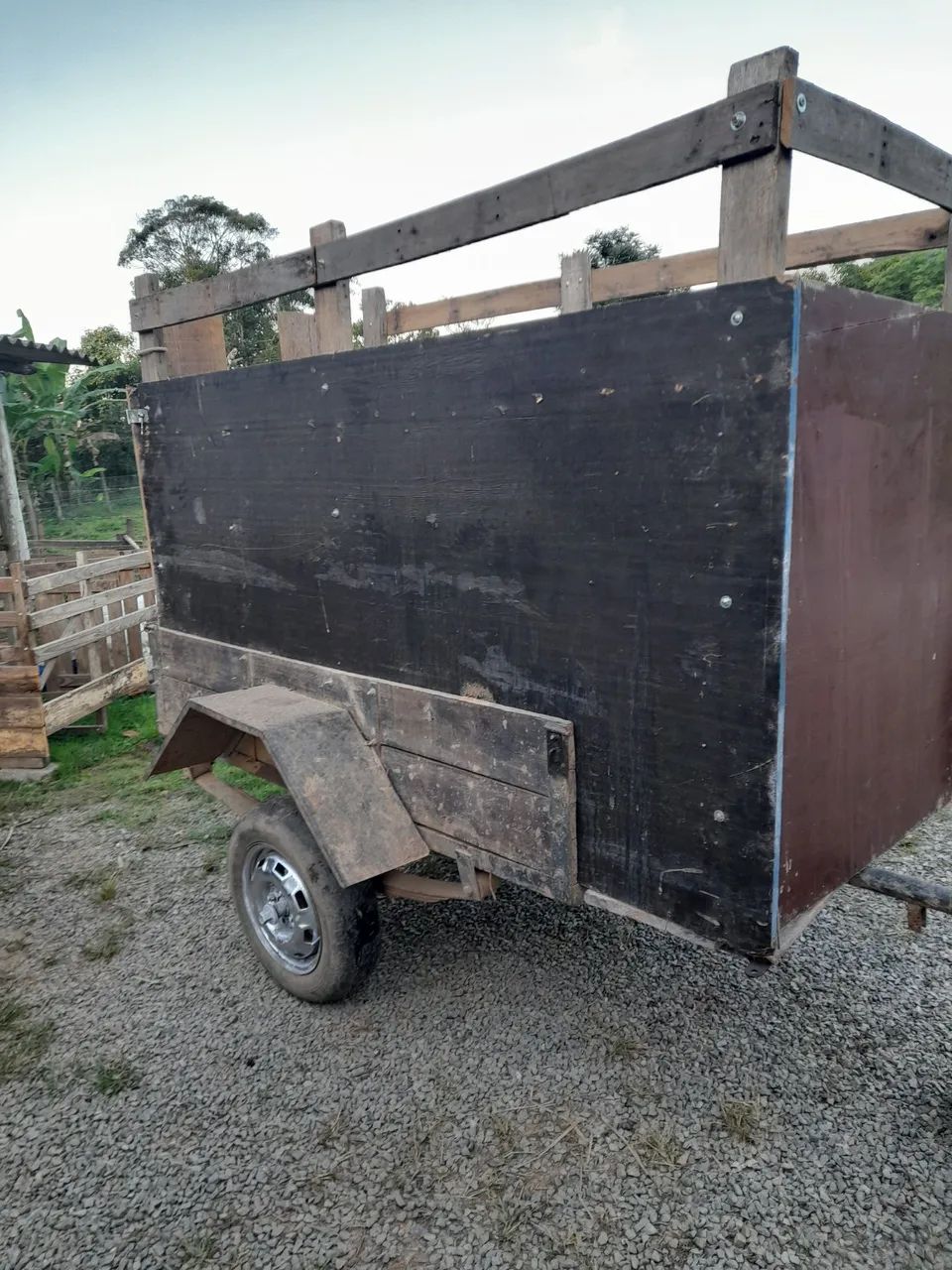 Carreta de madeira para transporte