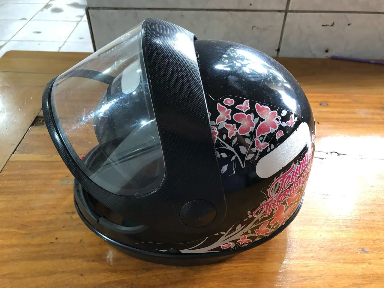 Capacete Feminino Preto com Flores