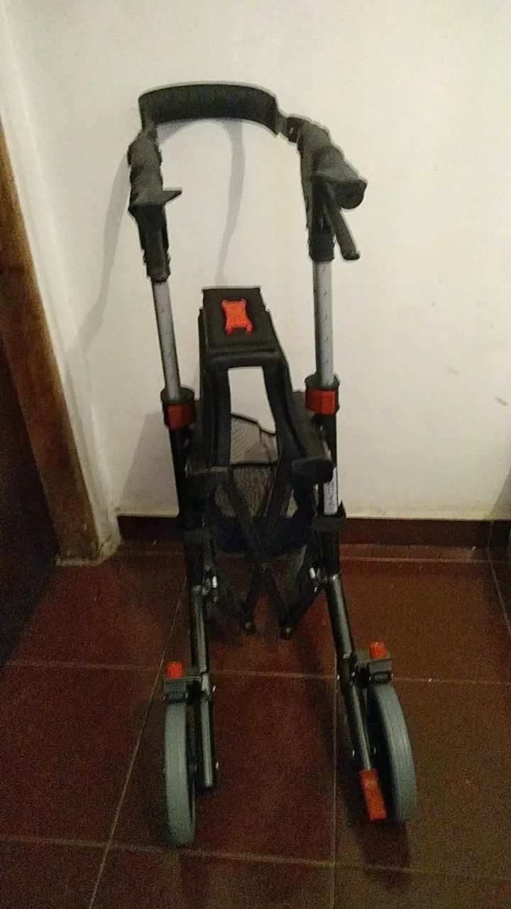 ANDADOR PORTÁTIL 4 rodas giratórias, freios, assento, compacto, leve para transporte - Foto 4