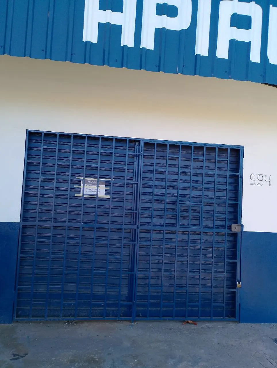 Aluga se dois pontos comerciais na avenida João Alencar.