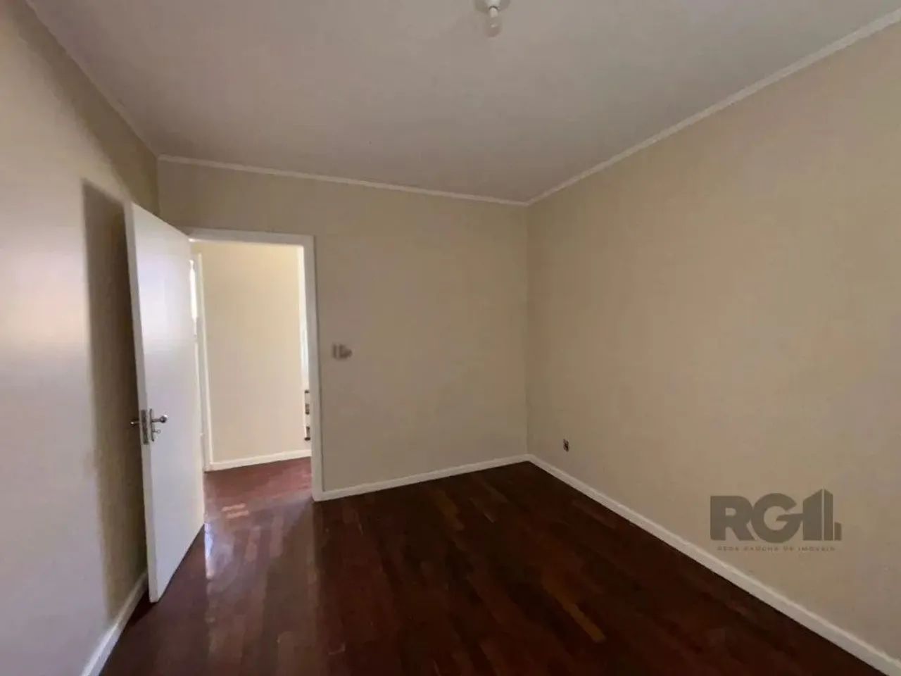 Casa com uma área privativa de 350 m², com 7 dormitórios com alguns móveis, 1 suíte com ba - Foto 5
