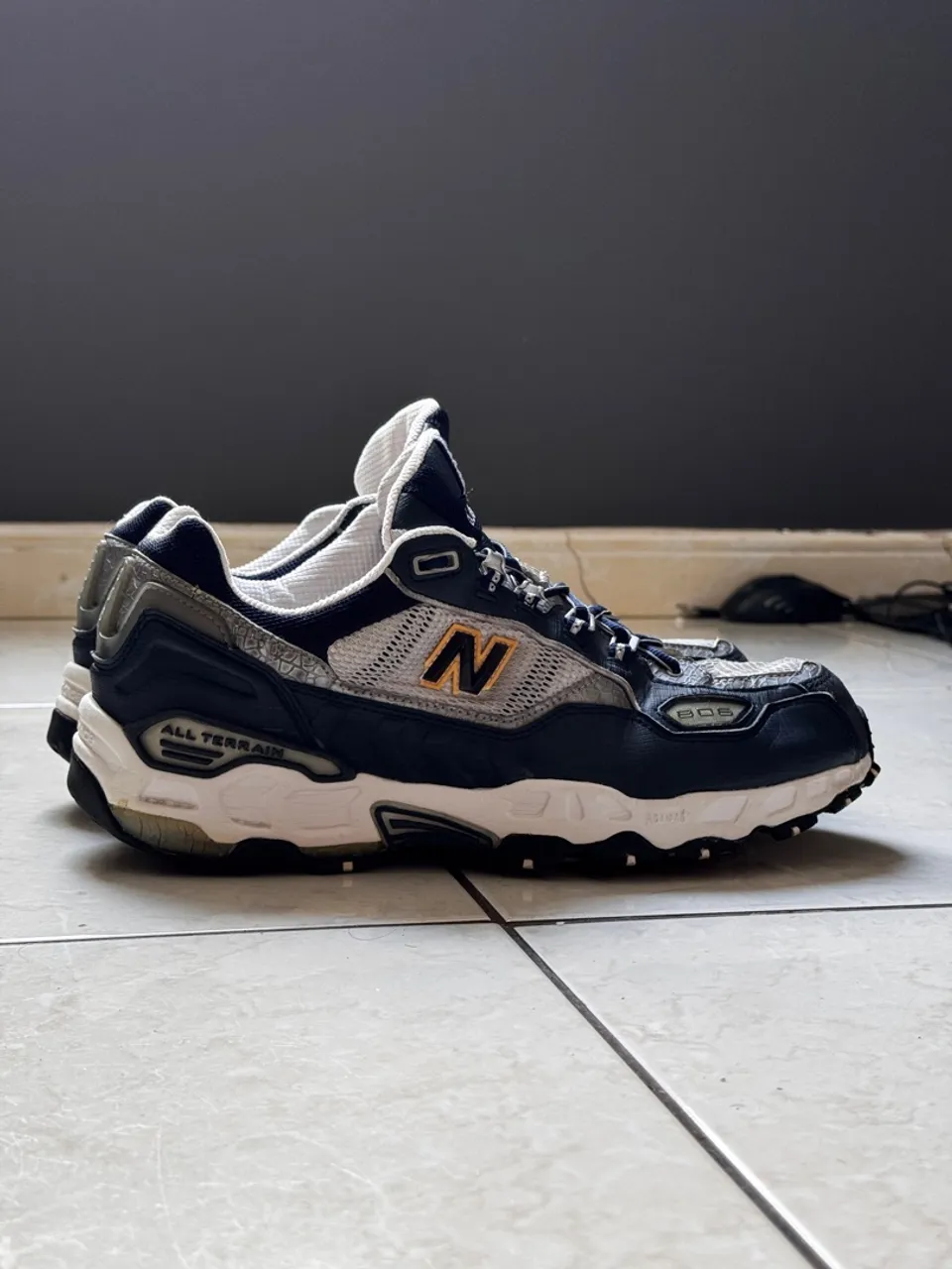 Tênis New Balance 806