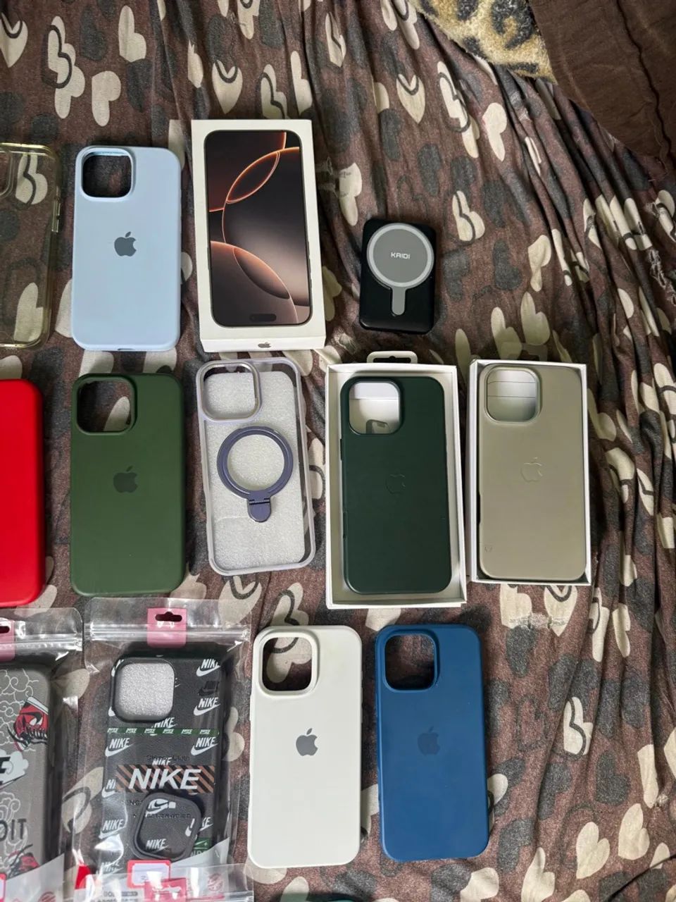 iPhone 16 pro max ,acompanha carregador por indução,e 19 capinhas  - Foto 5