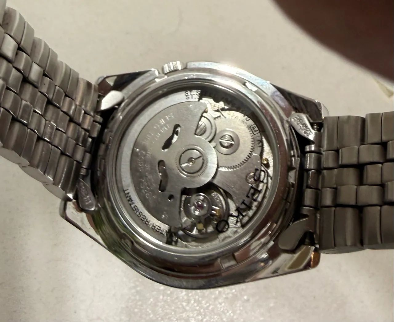 Relógio (SEIKO 5) automático fundo branco  - Foto 2