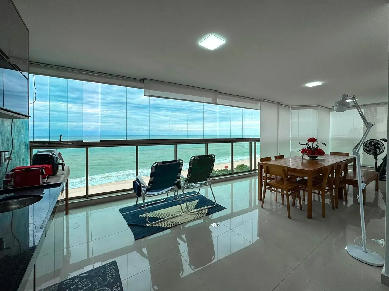 Frente total mar, 4 quartos mobiliado e varandão gourmet na Praia de Itaparica!