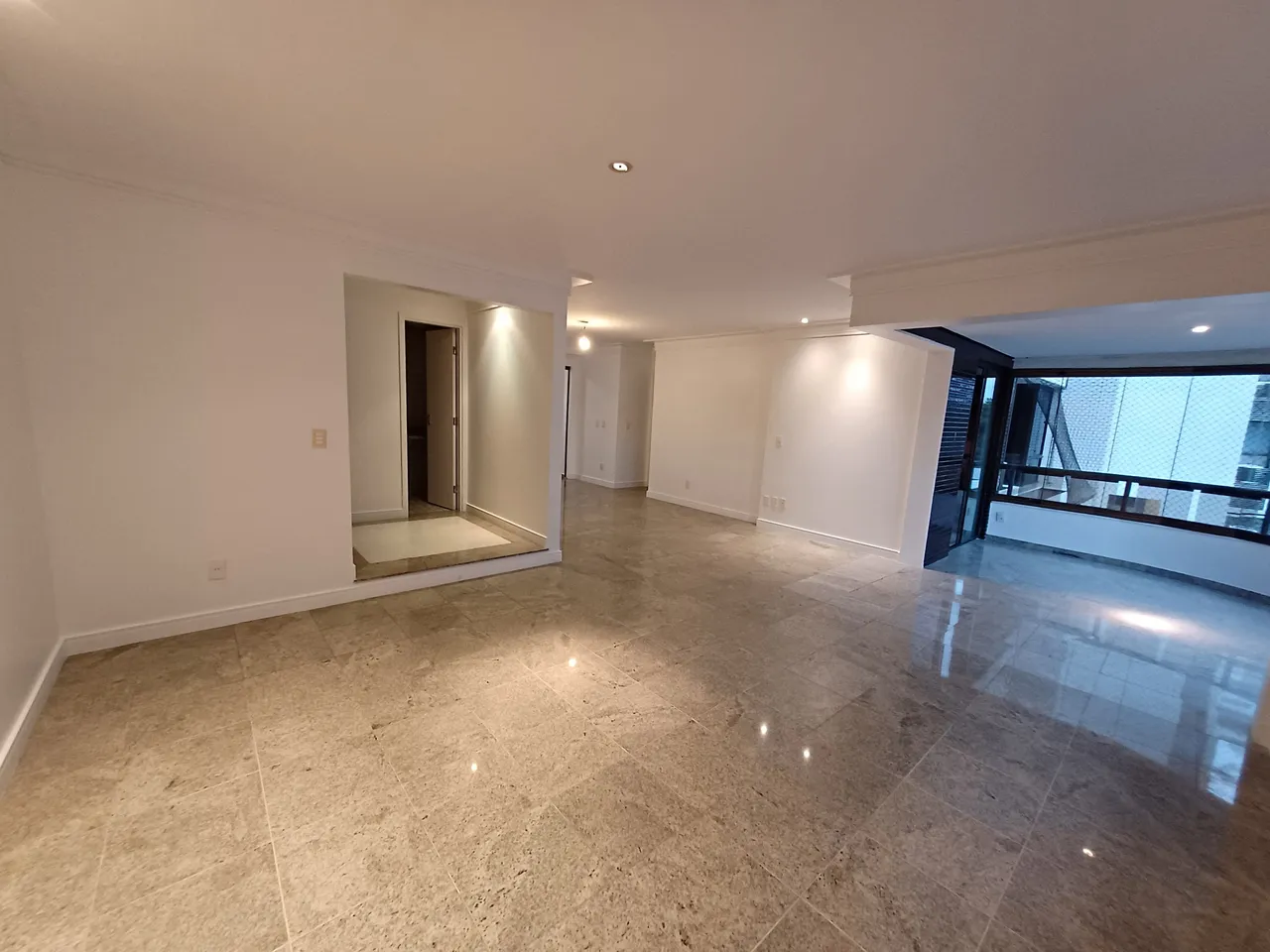 Apartamento para locação com 4 quartos nascente no pituba ville