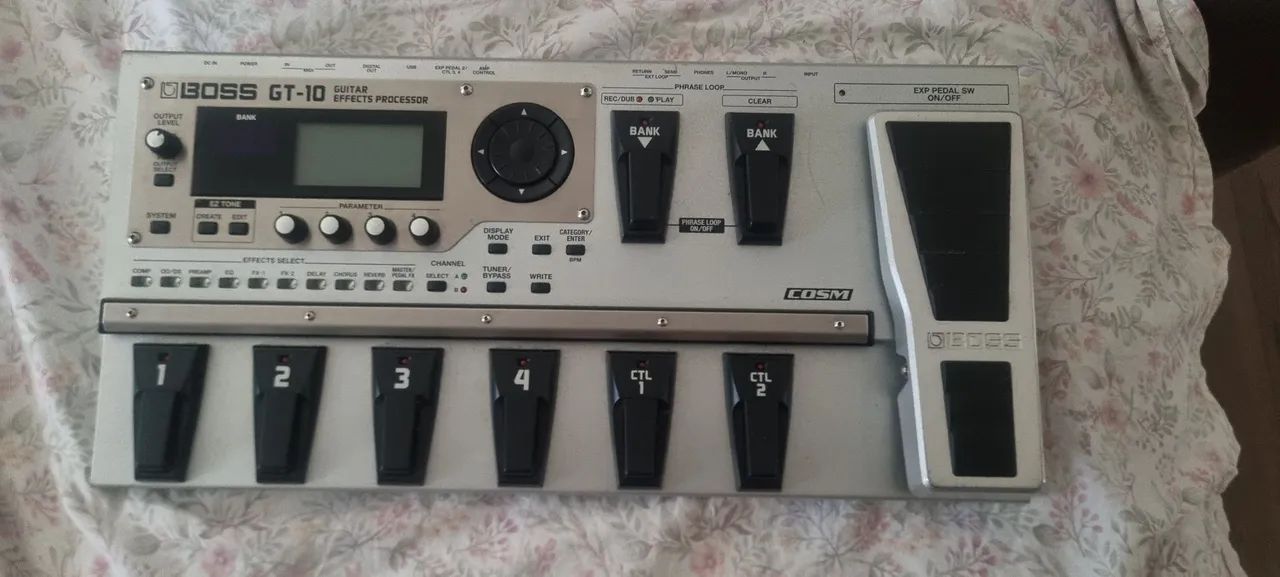 Pedaleira Boss Gt10