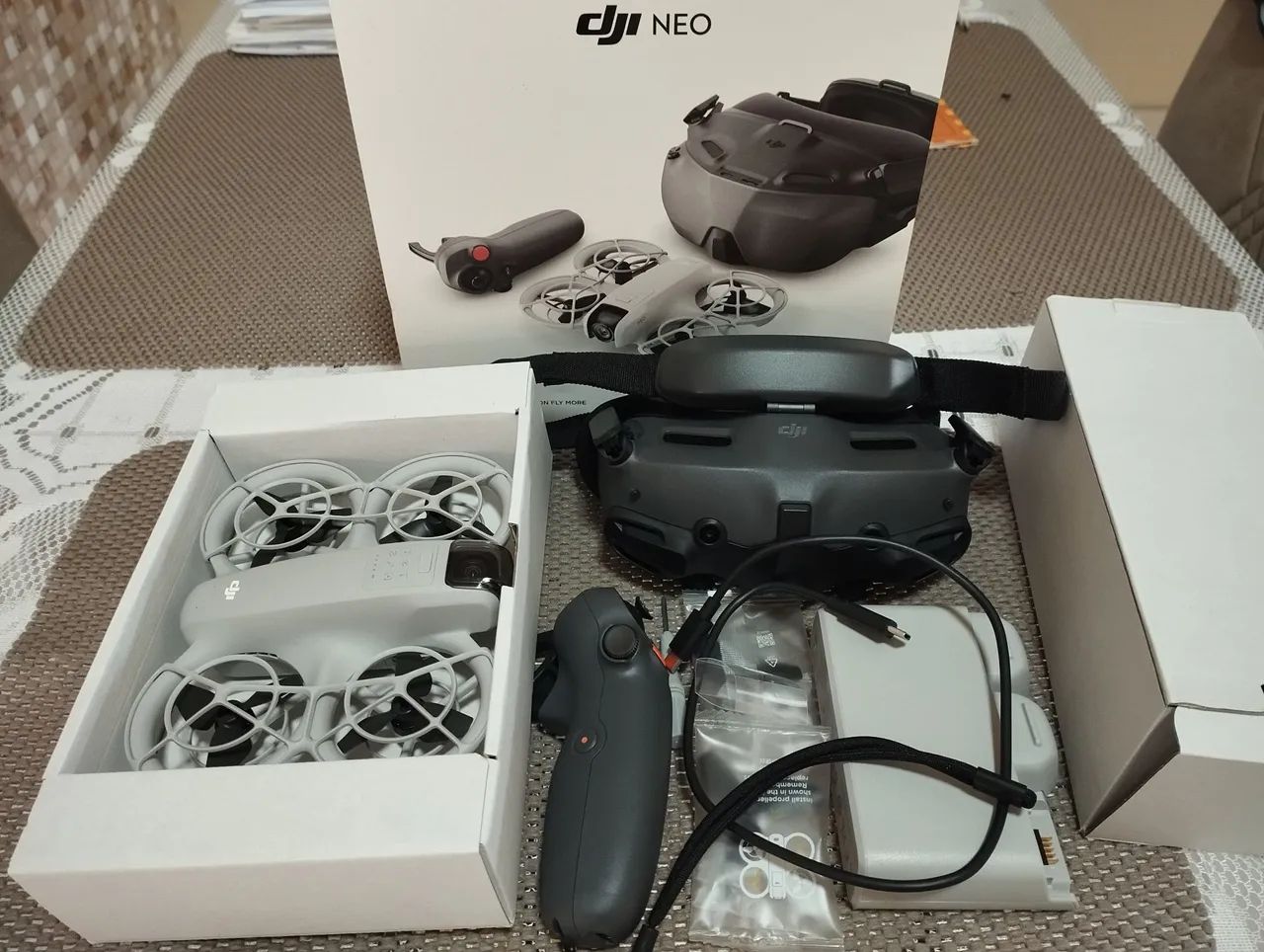 Goggles 3 + DJI Drone Neo 3 Fly Combo + Motion 