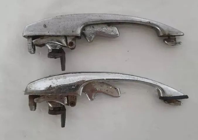 Par demaçanetas Volkswagen originais.