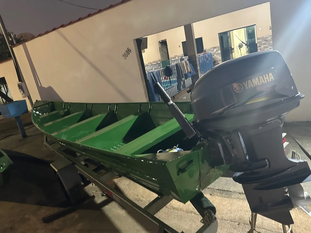 Barco de pequeno porte com motor