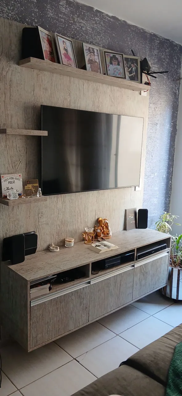 Painel de TV com rack e prateleiras 1,50 X 2,20 de altura em mdf