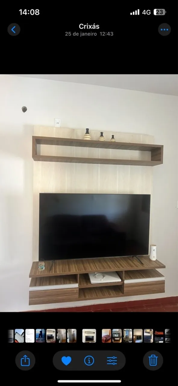 Painel para TV com prateleira e nichos