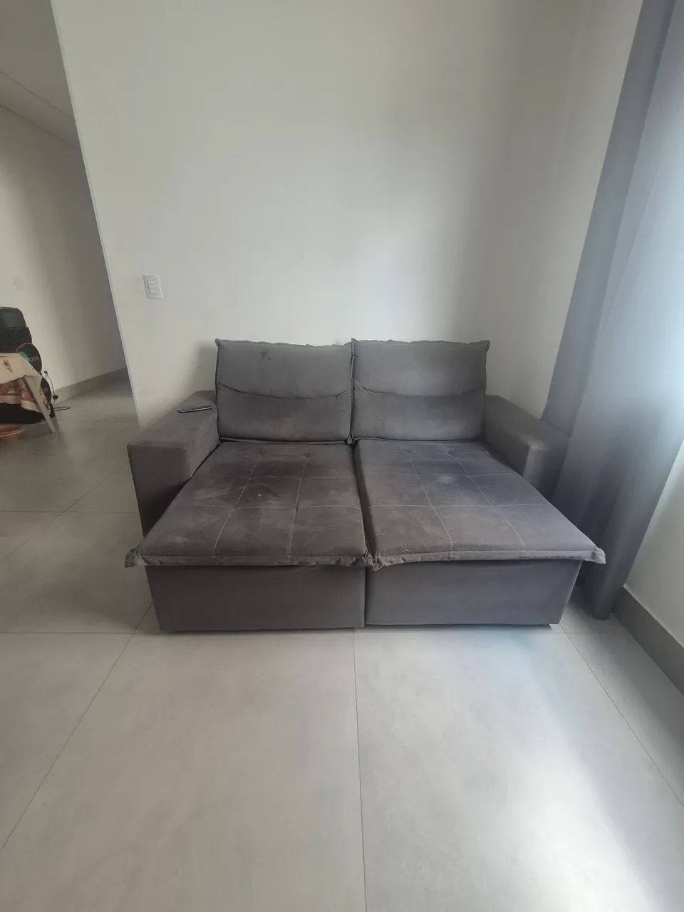 Retractable sofa with damages64301925213443121