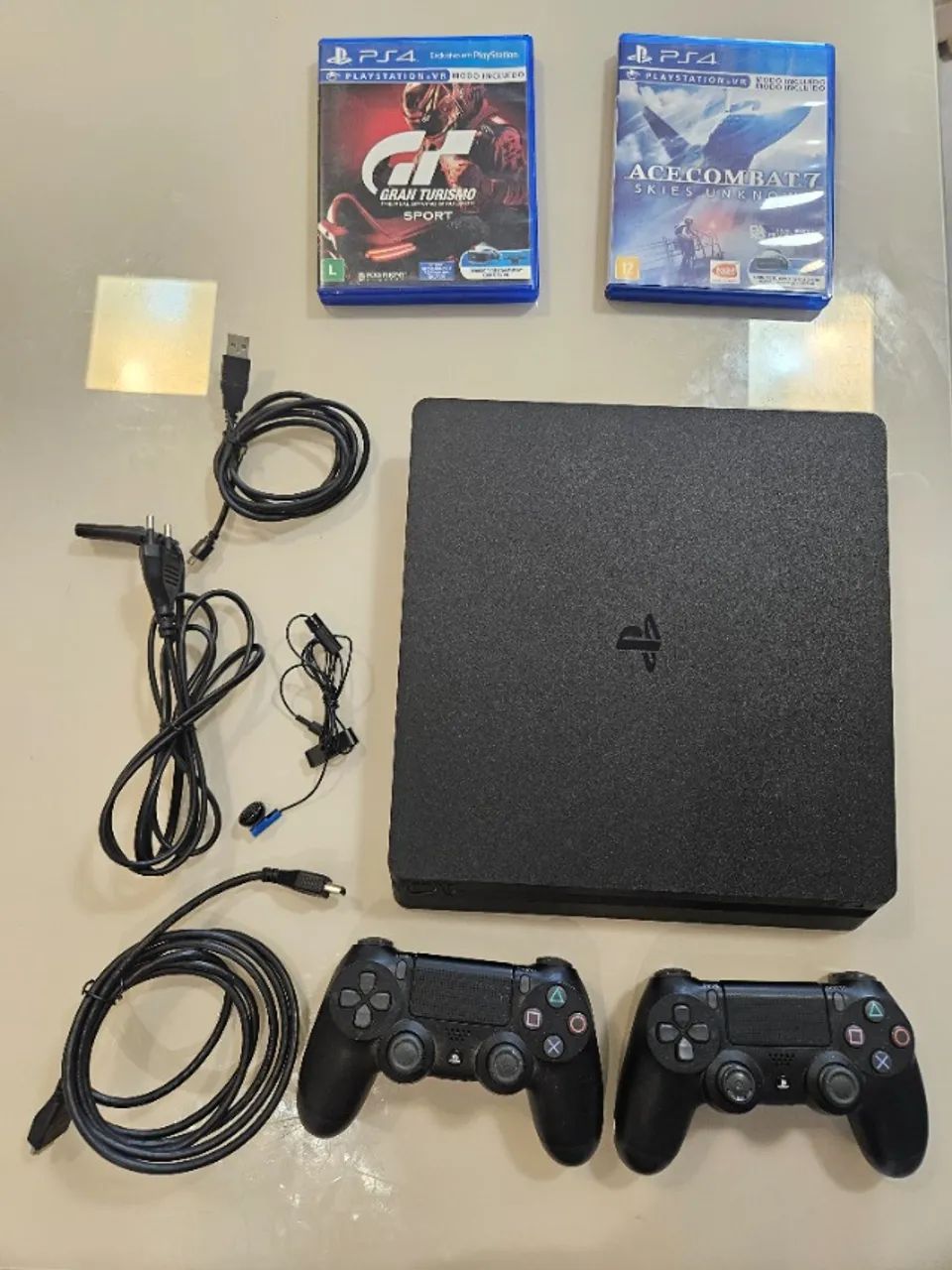 Playstation 4 slim 1tb + 2 controles, gran turismo e ace combat